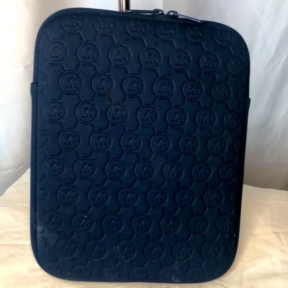 MICHAEL KORS Blue tablet case.